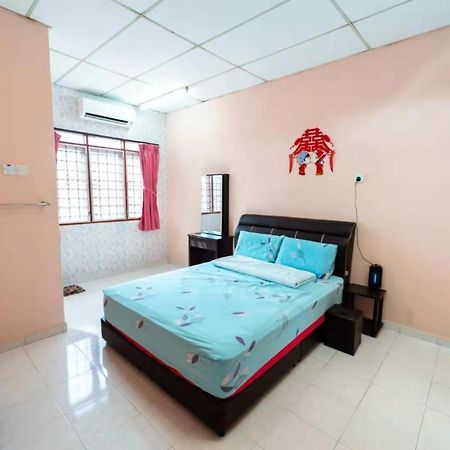 Star Light Homestay Sitiawan Exterior photo